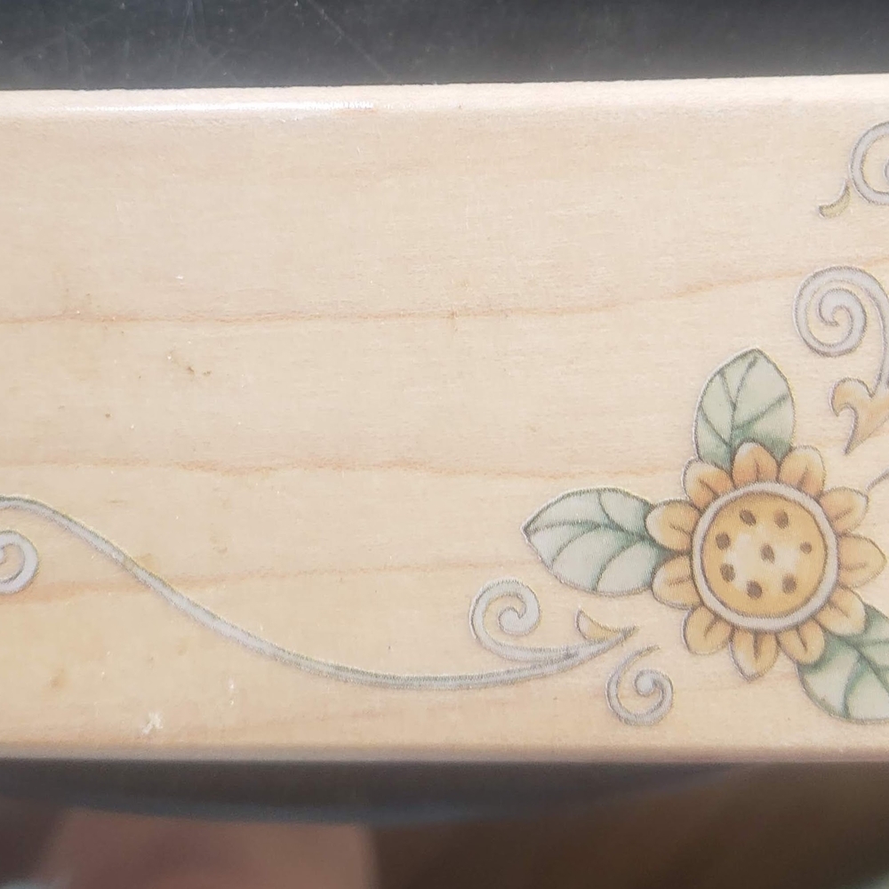 Floral Wooden Decor with Sunflower Design